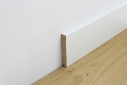 Dřevěná bílá obvodová lišta Döllken Cubica Wood 16 × 95 × 2400 mm, masiv